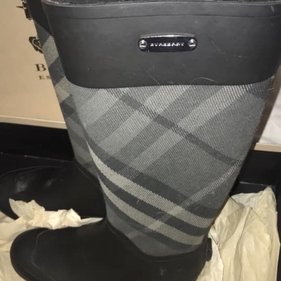 Burberry Rainboots - Picture 2 of 4
